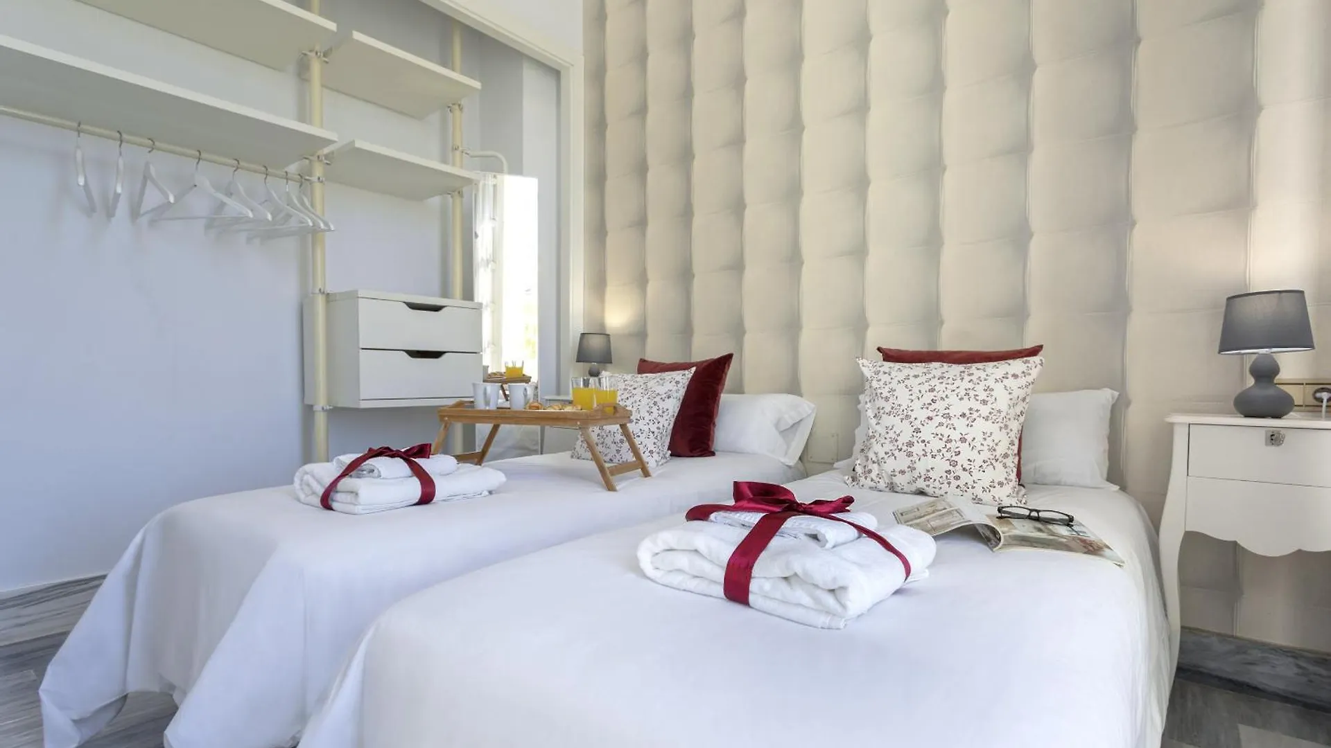 -Malagasunapts-Merced Square Picasso Dream إسبانيا