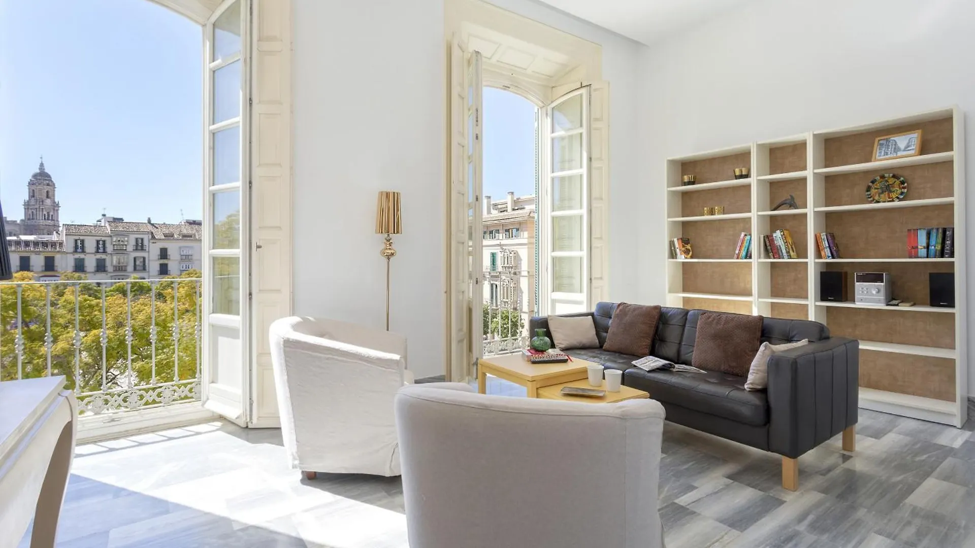 -Malagasunapts-Merced Square Picasso Dream إسبانيا
