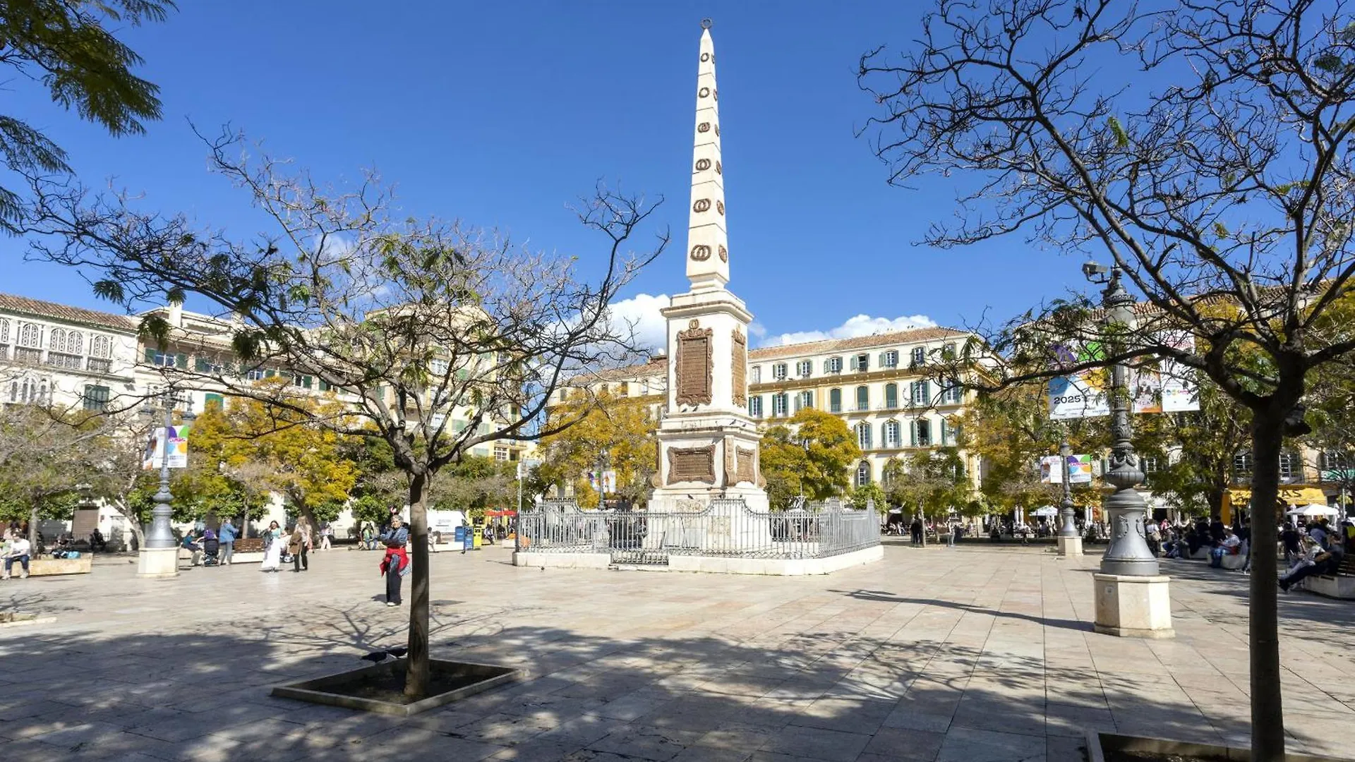 -Malagasunapts-Merced Square Picasso Dream 0*, مالقة